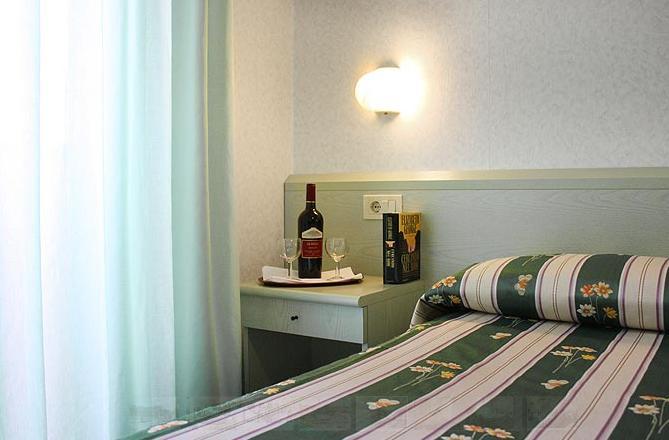 Hotel Aurora Кастильоне дела Пеская Екстериор снимка