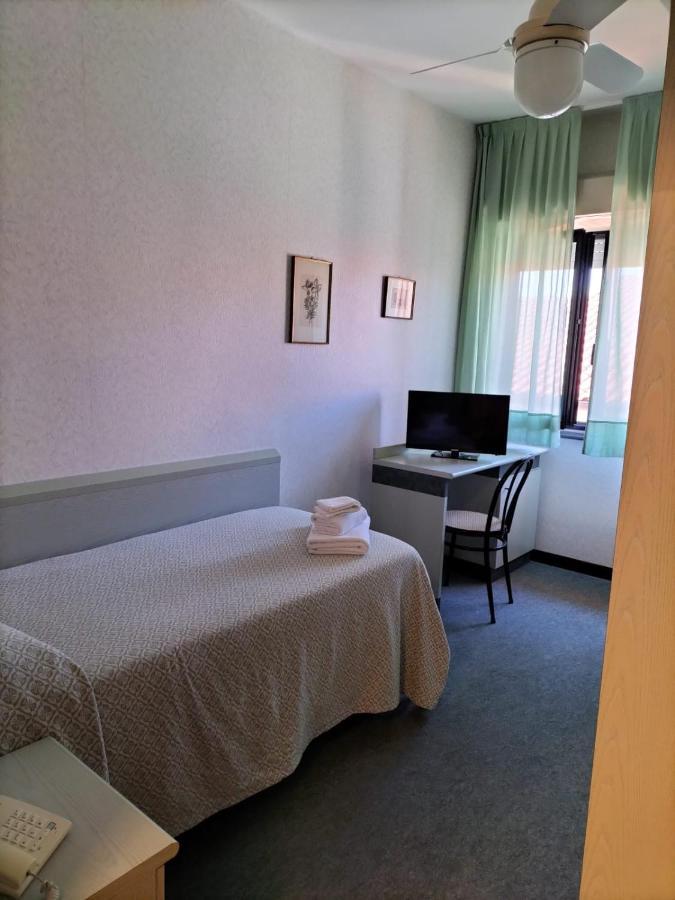 Hotel Aurora Кастильоне дела Пеская Екстериор снимка