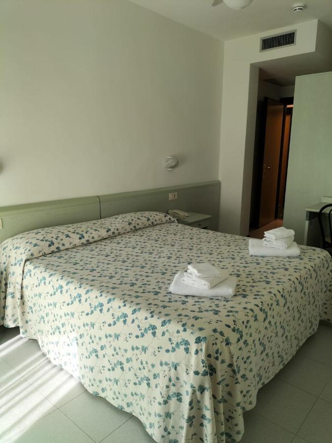 Hotel Aurora Кастильоне дела Пеская Екстериор снимка