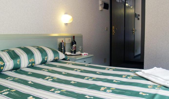 Hotel Aurora Кастильоне дела Пеская Екстериор снимка