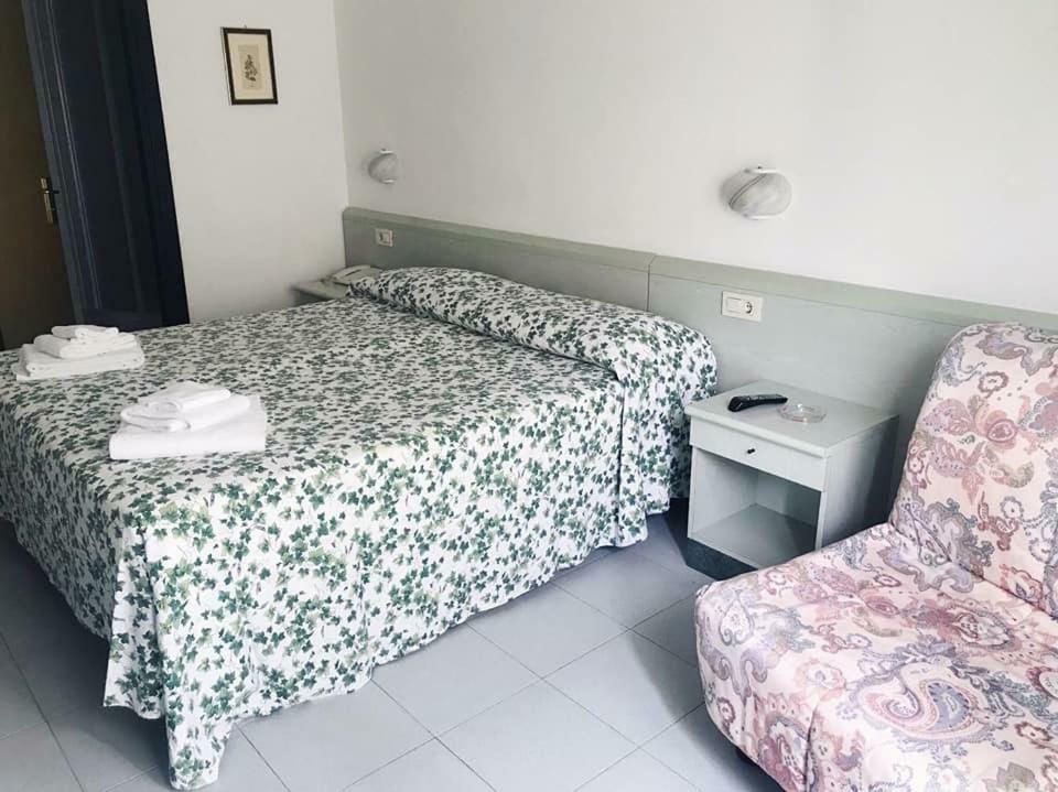 Hotel Aurora Кастильоне дела Пеская Екстериор снимка